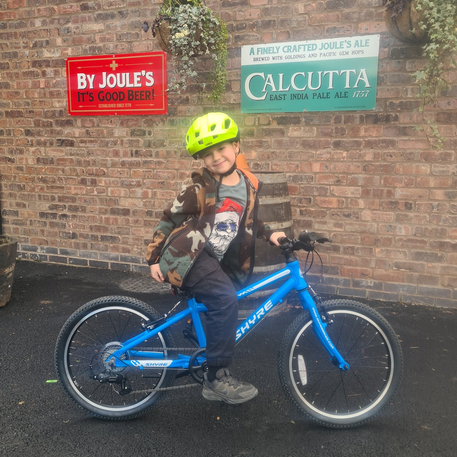 Albie’s Christmas Adventure: Unwrapping the Joy of the Shyre Hopton 20”